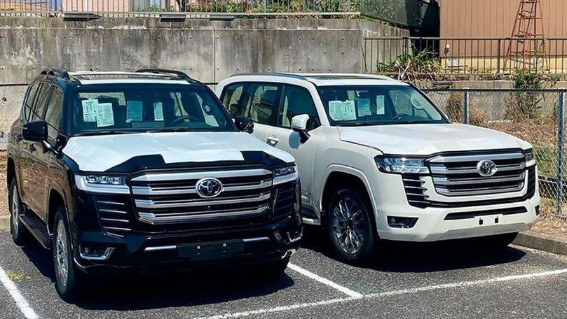 Появились фотографии салона нового Toyota Land Cruiser.