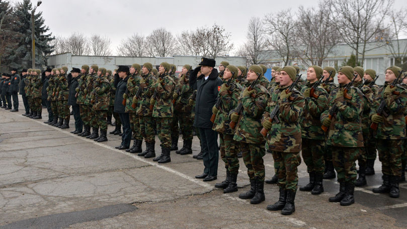 Peste 300 de soldați, încorporați recent, au depus jurământul militar