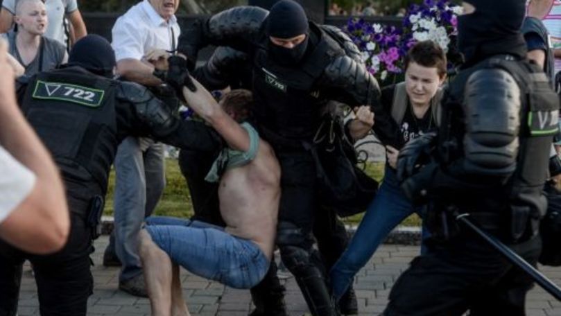 Mărturiile unor protestatari bătuți de forțele de ordine din Belarus