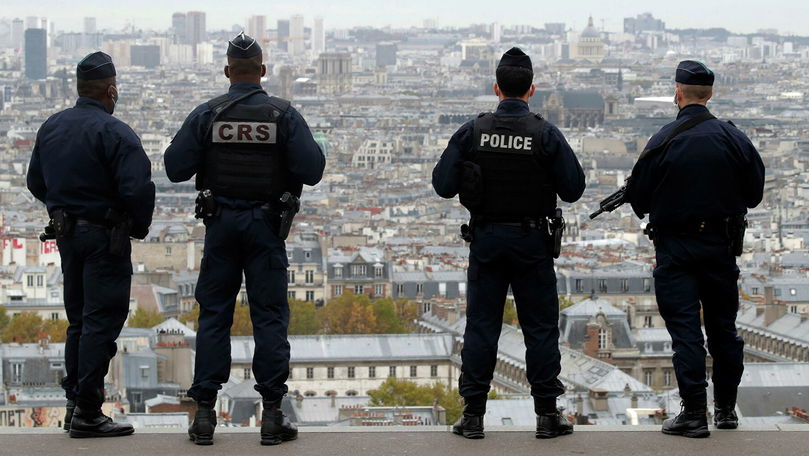 Во Франции задержали мужчину за угрозы учителям.