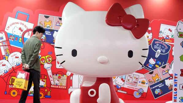 Hello Kitty a împlinit 50 de ani. Personajul a fost sărbătorit în Tokio