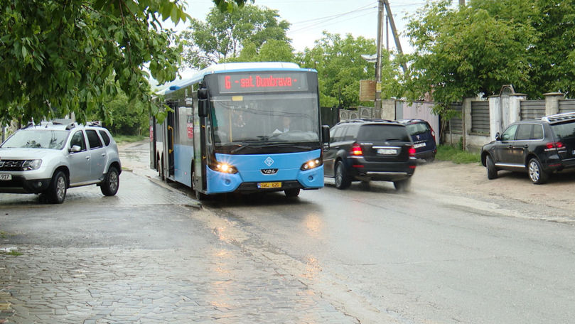 Locuitorii din Dumbrava se plâng de lipsa transportului public