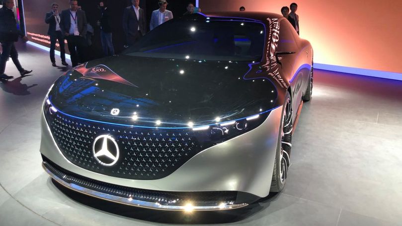 Mercedes scoate asul din mânecă și prezintă conceptul Vision EQS