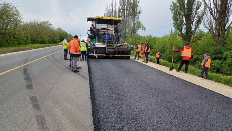 Lucrările de reabilitare pe șantierul de pe drumul R14 continuă
