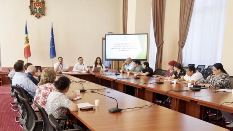 Incluziunea școlară a copiilor romi: Temă dezbătută la consultările MEC