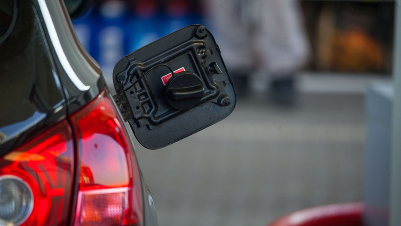 Carburanții, un pic mai ieftini: ANRE a stabilit noile prețuri plafon