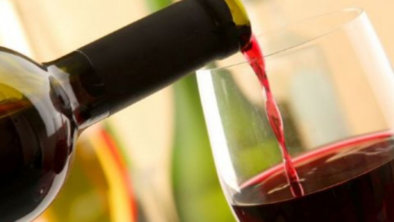 Rusia interzice achiziţionarea de vinuri străine