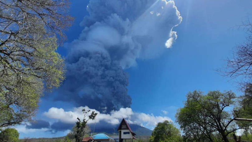 O erupţie vulcanică a declanşat un incendiu forestier în Indonezia