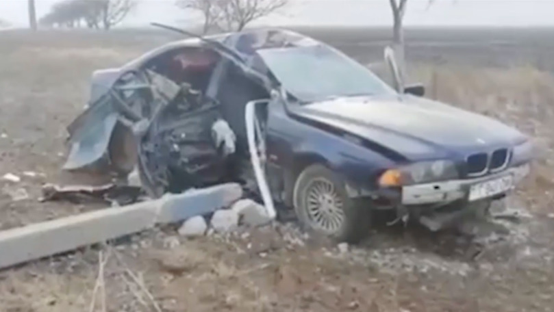 Accident lângă Tiraspol: Un BMW s-a izbit într-un stâlp. Sunt victime