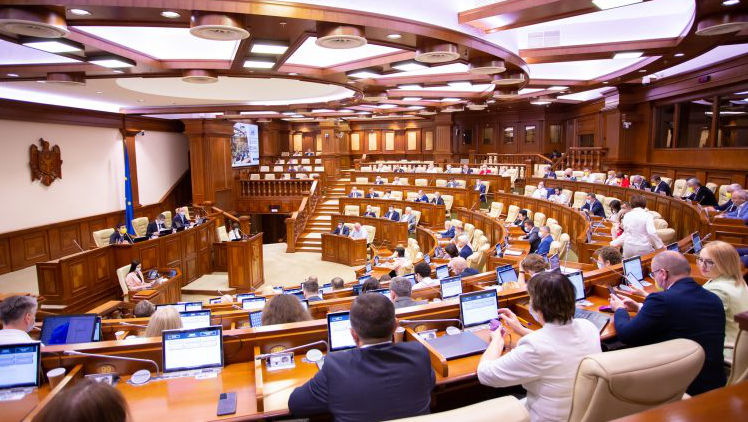 Votat: Salariul minim va fi unificat în toate instituțiile din țară