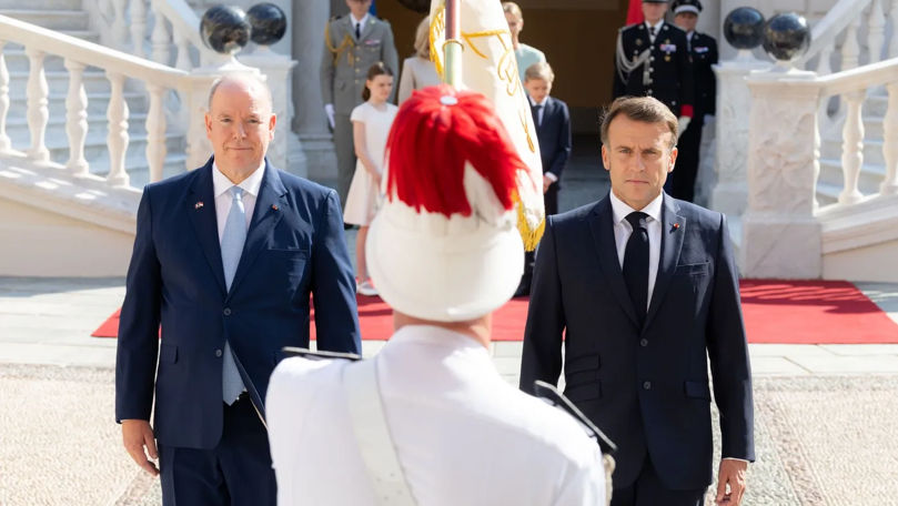 Emmanuel Macron îi face un cadou inedit prințului de Monaco