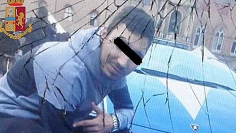 Român din Italia, arestat după un selfie făcut cu mașina Poliției