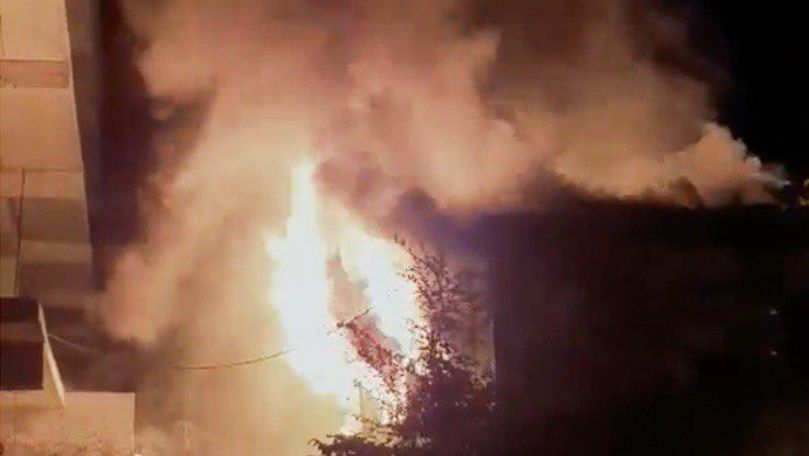 Incendiu la Botanica: Pompieri, polița și o ambulanță, la fața locului