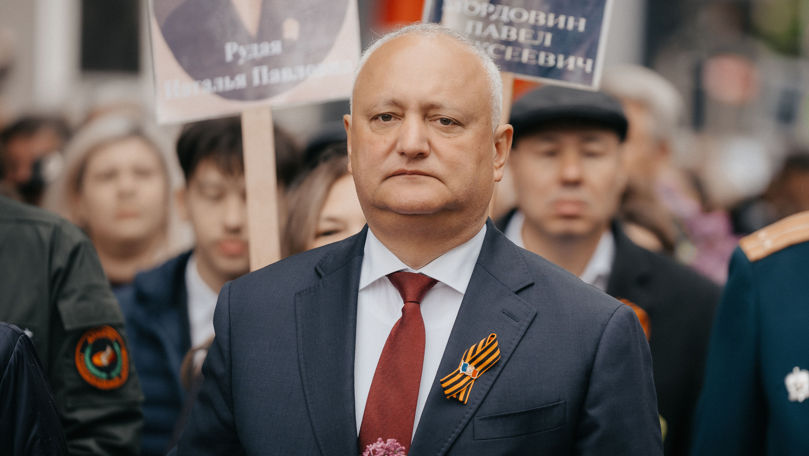 Igor Dodon a mers la Marșul Victoriei cu Panglica Sf. Gheorghe la piept