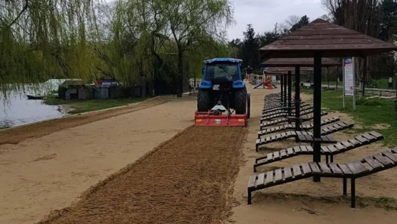 În Capitală a început pregătirea plajelor pentru sezonul estival.