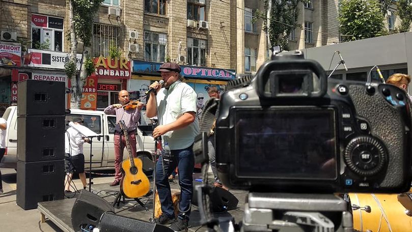 Vali Boghean a susținut un live session la Piața Centrală din Capitală