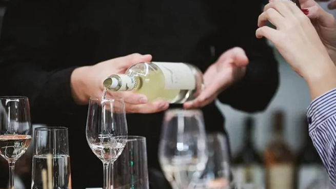 Producția alcoolică și vitivinicolă va fi scutită de certificare
