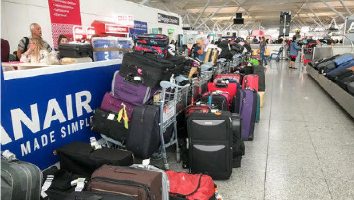 Sute de bagaje au rămas abandonate pe aeroportul din Frankfurt