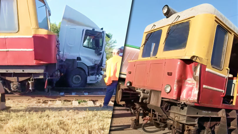 Accident la Socoleni: Un autocamion s-a tamponat cu o vagonetă