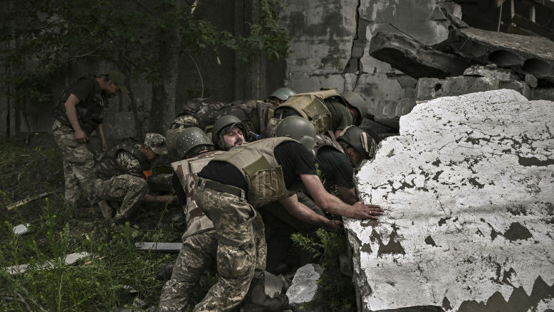 Moral tot mai scăzut al trupelor din Donbas: Ce fac ucrainenii și rușii