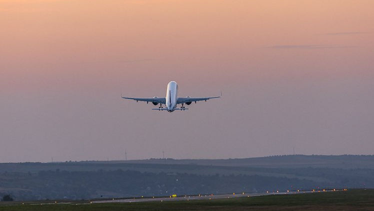 Sfaturi medicale pentru zboruri: Ce să faci înainte de a urca în avion