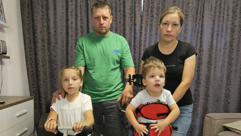 Apel repetat la ajutor: Lupta a doi copii cu o boală rară continuă