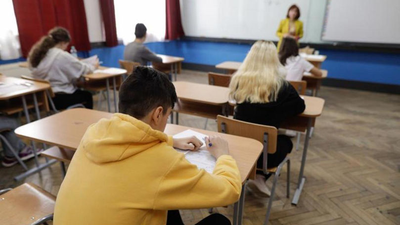 Fiecare al doilea adolescent din R. Moldova e analfabet funcțional