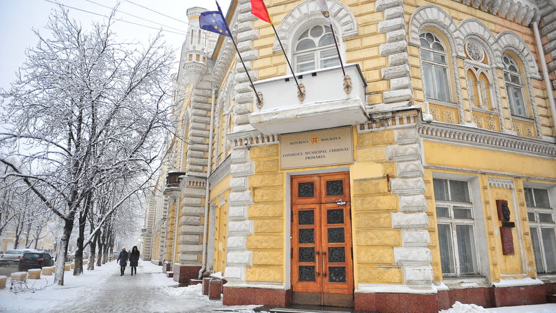 Primăria Chișinău a premiat 40 de pedagogi cu vârste de peste 75 de ani