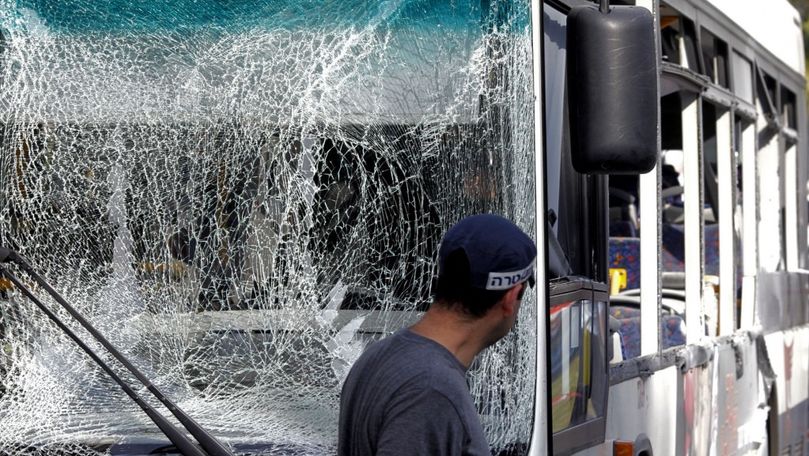 Atac armat în Israel: O rachetă a lovit un autobuz cu civili