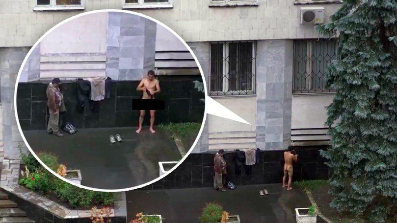 В Кишиневе голый мужчина принял душ во дворе Генеральной прокуратуры.