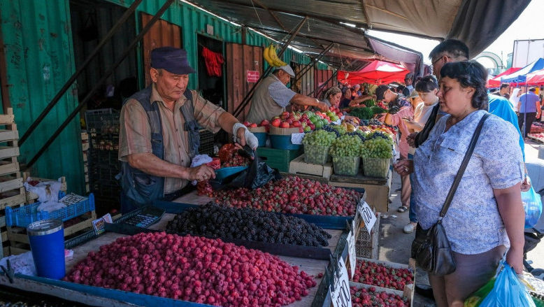 Rusia interzice importul de fructe și legume din Kazahstan. Din ce motiv