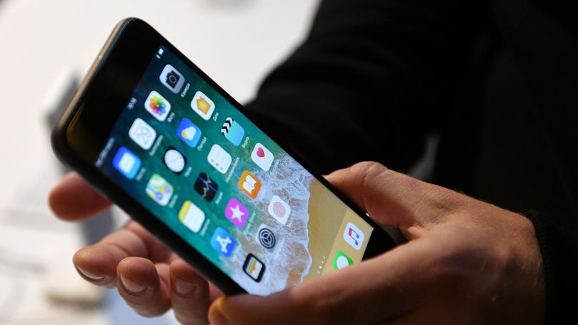 iPhone ar putea avea ecran pliabil: Gigantul american vrea să concureze