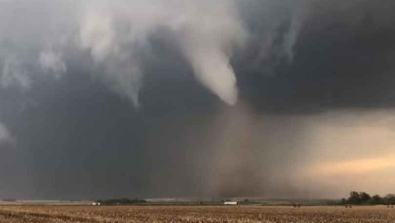 Un vânător de tornade a fost prins în mijlocul vârtejului