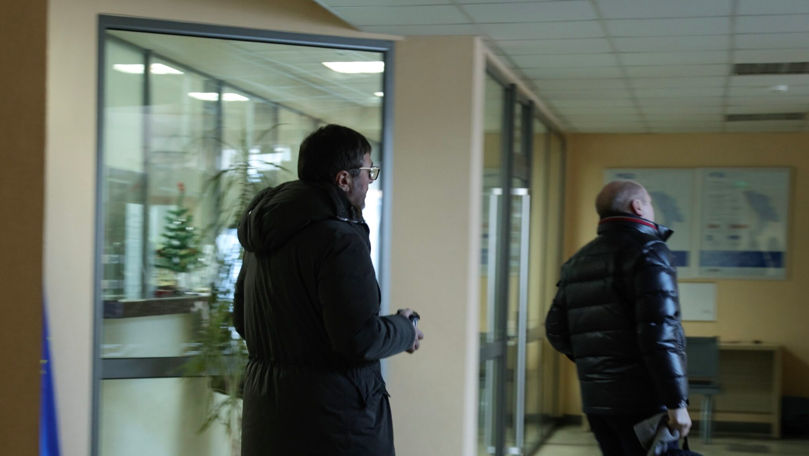 Frauda bancară: Un figurant a venit din România și s-a predat benevol