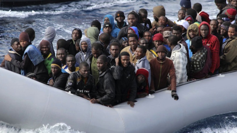 Italia îşi închide tot mai mult frontiera maritimă pentru migranţi