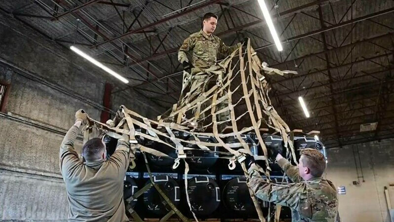Boeing vine cu o propunere: Vrea să facă bombe pentru Ucraina
