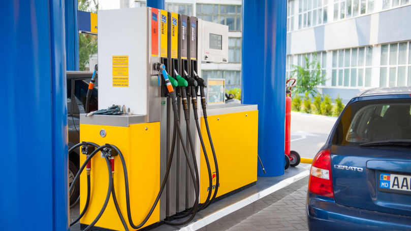 Cresc prețurile la carburanți: Cât vor costa vineri benzina și motorina