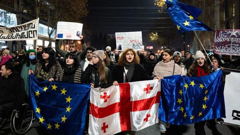 Georgia: Noul peședinte a depus jurământul pe fondul protestelor masive