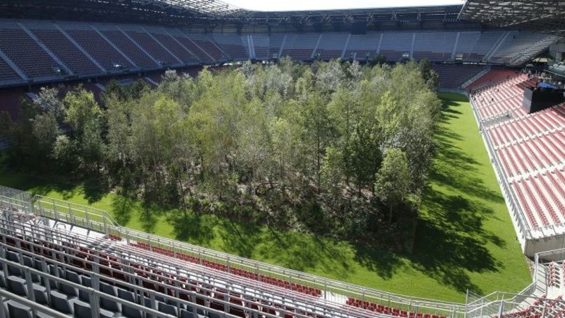Un proiect din Austria a înlocuit gazonul unui stadion cu o pădure