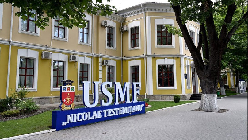 Cozi la USMF: Viitorii doctori și-au depus actele în original