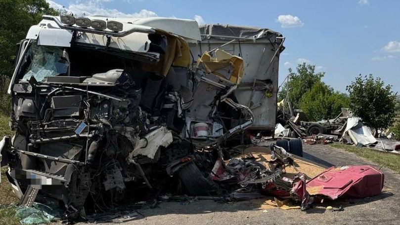 Imagini de la locul accidentului din Telenești: Autospeciala, distrusă