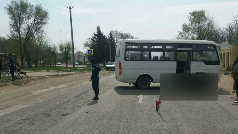 Motocicletă ciocnită cu un autobuz la Cahul: Un bărbat a murit