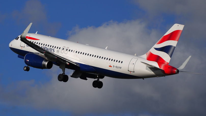 Scandal cu o companie aeriană: Pasager, obligat să stea 10 ore în vomă