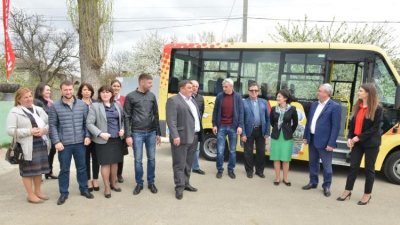 Microbuz nou pentru transportarea copiilor din Truşeni