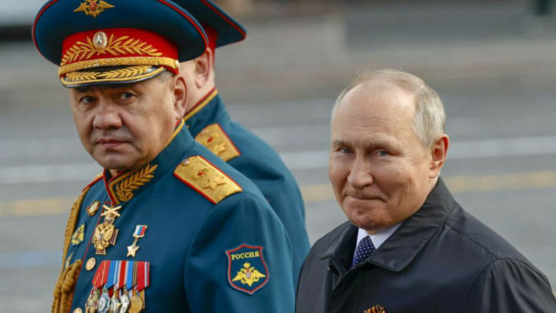 Un rus riscă închisoare din cauza unei anecdote despre Putin și Șoigu