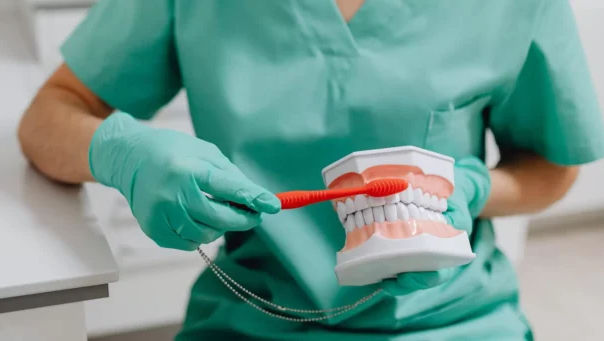 Gingiile care se retrag pot semnala o problemă gravă. Nu le ignora