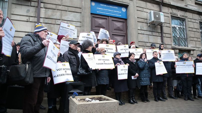 Protest la CEC: ACUM insistă că alegerile ar putea fi fraudate