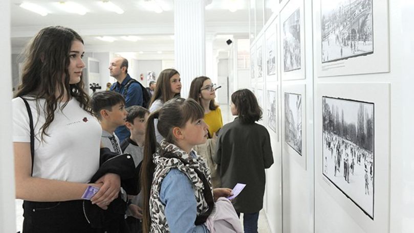 Expoziție de fotografii dedicată Bucureștiului, vernisată la Chișinău