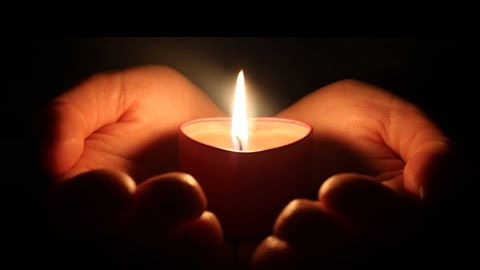 Cetățenii, invitați la acțiunea Crucea Harică: 2.000 de candele, aprinse
