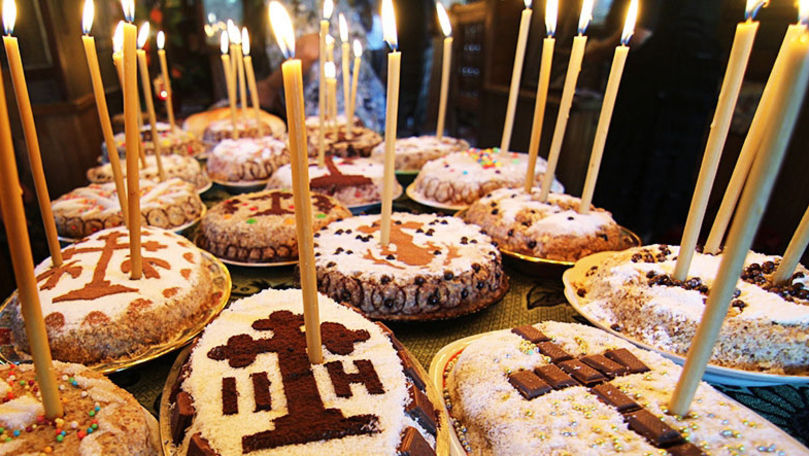 Creştinii ortodocşi sărbătoresc Sâmbăta Morţilor. Tradiții și obiceiuri